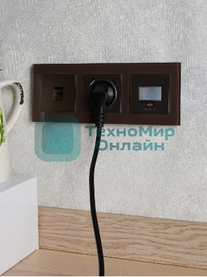 Рамка 3-местная IEK BRITE РУ-3-2-БрТБ стекло темная бронза