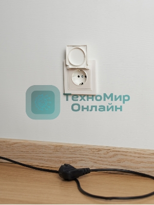 Розетка 1-местная IEK BRITE РСбш10-3-44-БрЖ с заземлением, с защитными шторками и крышкой, 16А, IP44 жемчуг