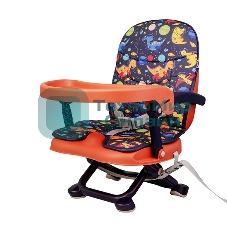 Стульчик для кормления BQ BCH012 Dinos. Стульчик-бустер BQ BCH012. Гипоалергенные безопасные материалы/Съемный чехол из экокожи. Удобный, устойчив к загрязнению и легко моется/Съемная столешница/Безопасность малыша: устойчивая конструкция, нескользящие ножки, надежная фиксация на стуле, разделитель для ног для дополнительной фиксации/4 уровня высоты/Благодаря своей компактности, легкой сборке и наплечной лямке его можно брать с собой на природу, в гости или путешествие