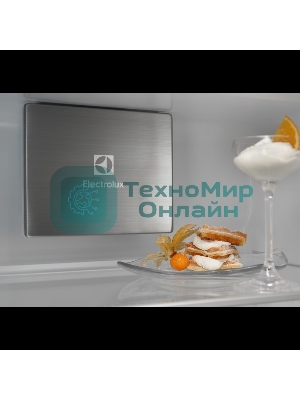 Встраиваемый холодильник Electrolux ENP7TD75S, комбинированный No Frost, Размеры ВxШxГ [мм]: 1884x696x549, сенсорное управление с символьным дисплеем, Динамическая система охлаждения в холодильной камере, система охлаждения в морозильной камере - No Frost, крепление дверцы на направляющих, A++ класс энергопотребления, Большой ящик на телескопических направляющих, MultiSpace, Flexi shelf, Инверторный компрессор