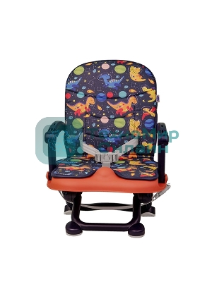 Стульчик для кормления BQ BCH012 Dinos. Стульчик-бустер BQ BCH012. Гипоалергенные безопасные материалы/Съемный чехол из экокожи. Удобный, устойчив к загрязнению и легко моется/Съемная столешница/Безопасность малыша: устойчивая конструкция, нескользящие ножки, надежная фиксация на стуле, разделитель для ног для дополнительной фиксации/4 уровня высоты/Благодаря своей компактности, легкой сборке и наплечной лямке его можно брать с собой на природу, в гости или путешествие