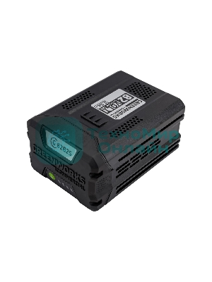 Аккумулятор GreenWorks G82B2, 82V, 2,5 А.ч (2914907) - это литий ионная (Li-ion) батарея, силой тока 2,5 ампер/час и выполненная по самым передовым технологиям. Применяется в линейке всех устройств Greenworks 82V Commercial. Аккумулятор состоит из ячеек производства японской компании LG. Ячейки этого производителя обладают самыми высокими показателями по емкости и выдаваемому напряжению, и относятся к классу A++. Батарея снабжена специальной платой управления, благодаря которой ячейки заряжаются и разряжаются равномерно и одновременно, что значительно продлевает срок жизни аккумулятора (среднее время 7 лет), а также отсутствует эффект потери мощности инструмента при разряде. Для надежной работы аккумулятор снабжен чипом, который защищает его от перезаряда, перегрева и глубокого разряда.Благодаря высокотехнологичным ячейкам, плате управления и защитному чипу, аккумулятор обладает долгим сроком службы - до 2000 циклов заряда-разряда. Корпус - ударопрочный
