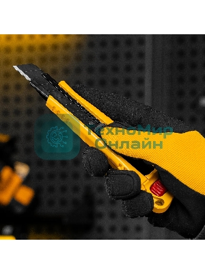 Нож Denzel 18 мм, сменное лезвие, SK4, корпус из цинкового сплава + TPR, торцевой зажим