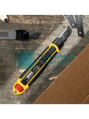 Нож Denzel 18 мм, сменное лезвие, SK4, корпус из ABS + TPR, торцевой зажим