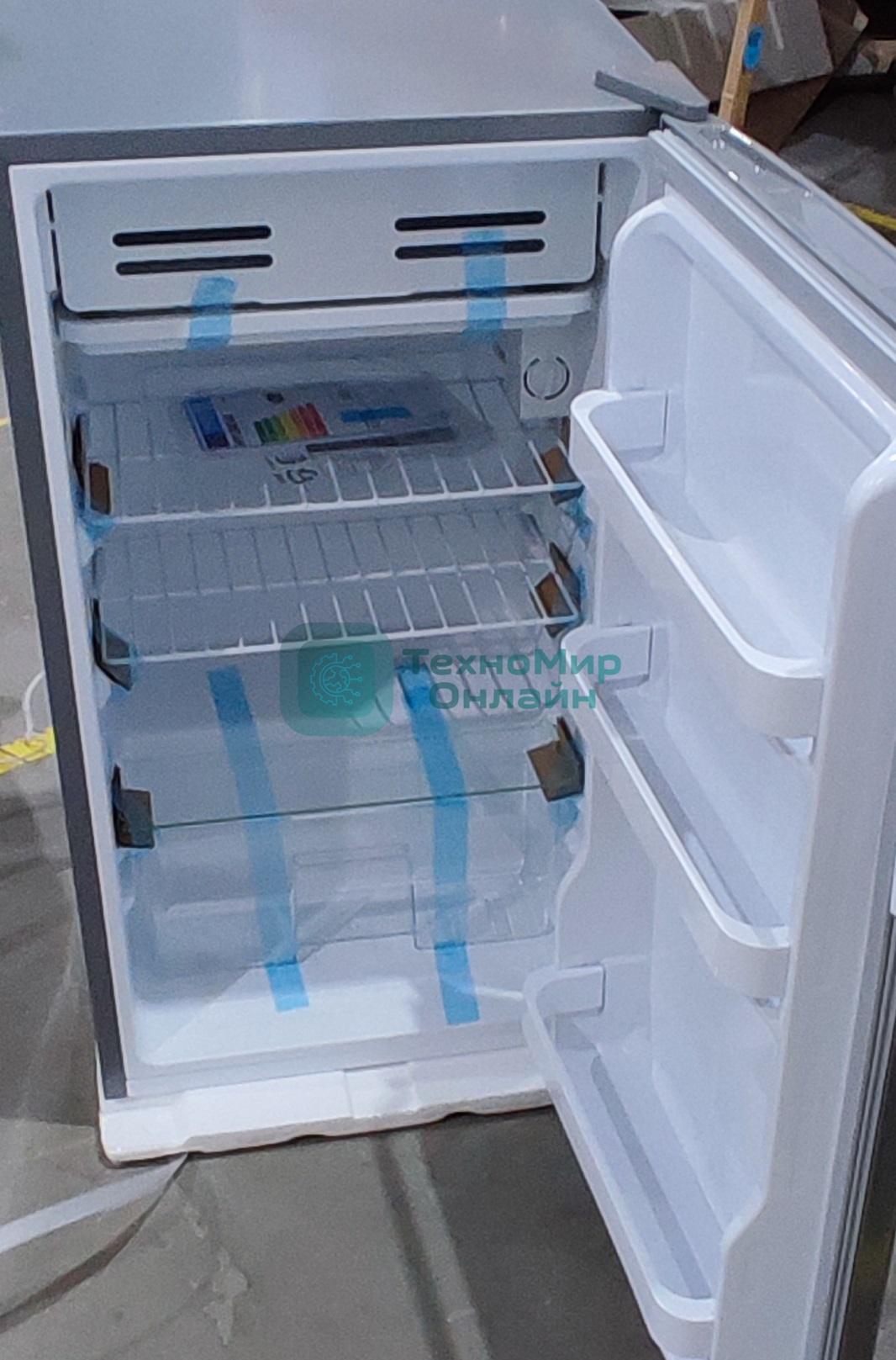 (Поврежденный товар) Холодильник Hyundai CO1003 серебристый [См.описание!]