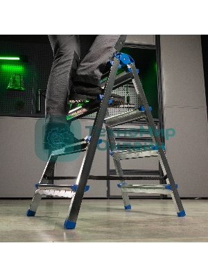 Стремянка двухсторонняя Сибртех 4 ст., сталь профиль, стальные ступени