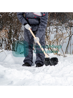 Лопата для уборки снега пластиковая, 380х385х1420 мм, деревянный черенок Россия