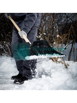 Лопата для уборки снега пластиковая, 380х385х1420 мм, деревянный черенок Россия