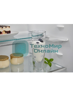 Встраиваемый холодильник Electrolux ENS6TE19S белый (двухкамерный)