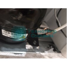 (На запчасти, битый компрессор) Морозильная камера Бирюса 412 белый, 80л, 3 ящика