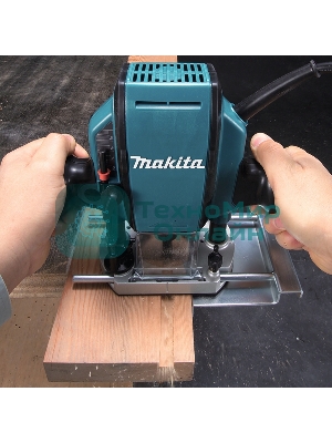 Фрезер Makita RP0900K 900Вт,27000об\м,ход-35мм,цанга-6\8мм,2.7кг,чем