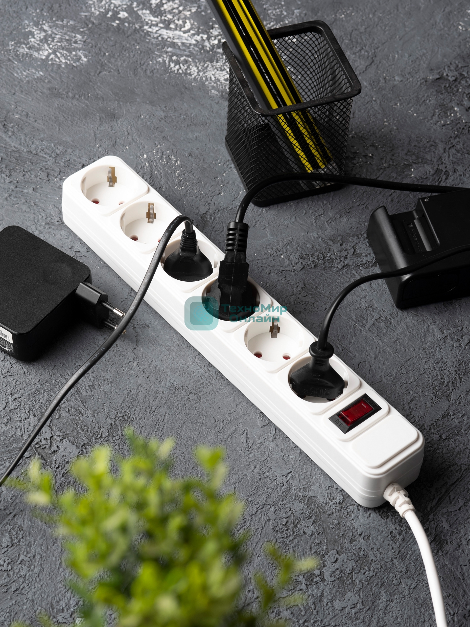 Сетевой фильтр EKF UFP10-375-6-03 6x3 м 10А/2,2 кВт с выкл. c/з ПВС 3х0,75 Блокбастер EKF PROxima