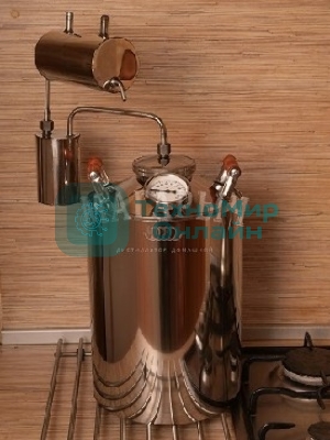 Дистиллятор МАГАРЫЧ Премиум 12 БКДР дистиллятор МАГАРЫЧ Премиум 12 БКДР, объем 12л, большая крышка, деревянные ручки, термостат, сухопарник. Производительность: 2 л./ч. Материал: пищевая нержавейка. Тип охладителя: проточный. Серия Премиум.