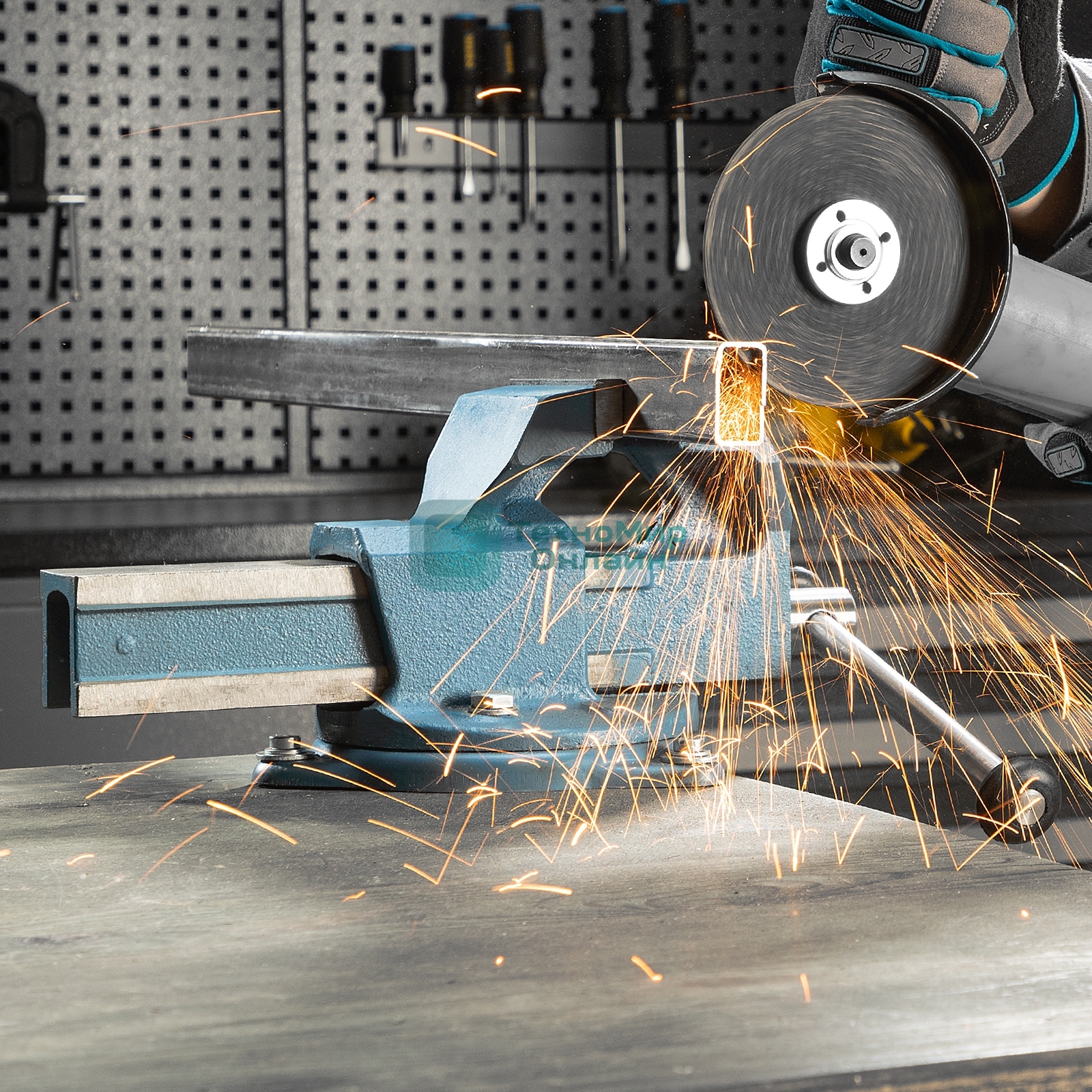 Тиски Россия слесарные,100 мм,поворотные 18663